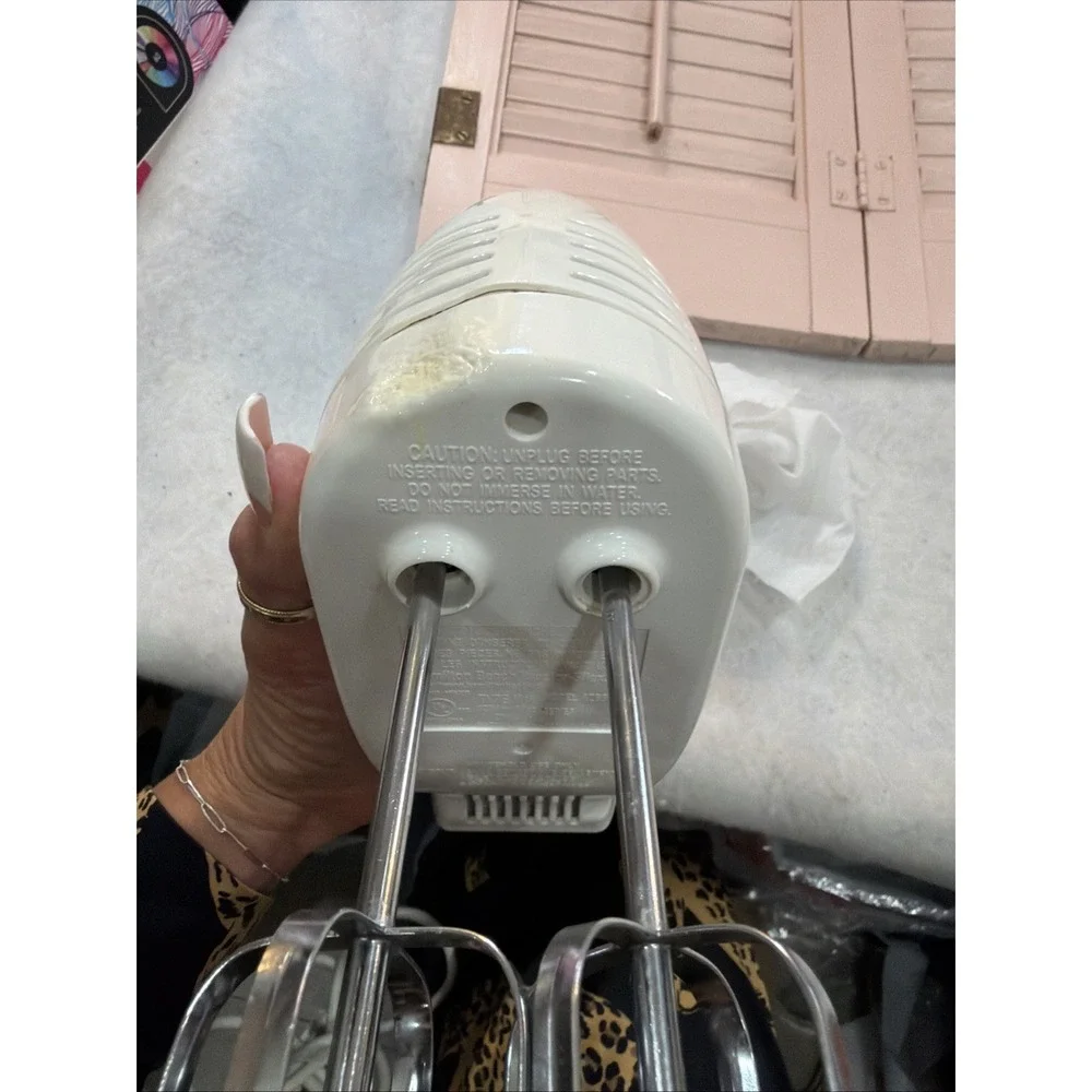 Hamilton Beach 6-Speed Electric Hand Mixer Works Great Good Condition Used. 4 At